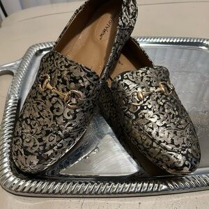 Comfortview Black and Gold Loafers 9 1/2